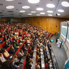 Transformationsforscherin Prof. Dr. Maja Göpel hielt die Keynote passend zum Schwerpunkt des Forums „Transformation gestalten: Wissenschaftskommunikation für eine Gesellschaft im Wandel". Transformationsforscherin Prof. Dr. Maja Göpel hielt die Keynote pa