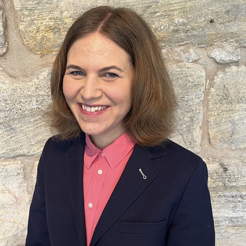 Lächelnde Person: Svenja Niescken, Informationsdienst Wissenschaft