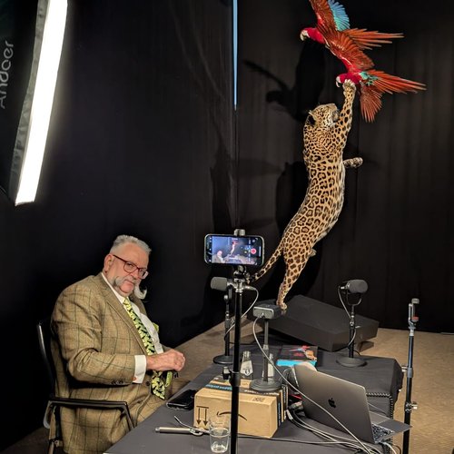 Johannes Vogel, Direktor des Museums für Naturkunde, bei der Aufnahme des Podcast „Tiefes Wissen“ im Museum