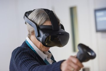 Person mit VR-Brille